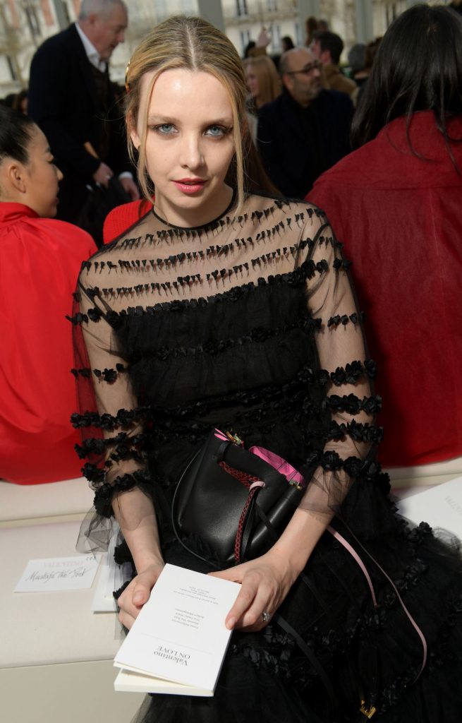 غضب في «كان» بعد منع مُخرجة ورضيعها من دخول المهرجان.. خُيرت بين الدفع مقابل تصريح يتأخر يومين أو الرجوع بعجلة طفلها