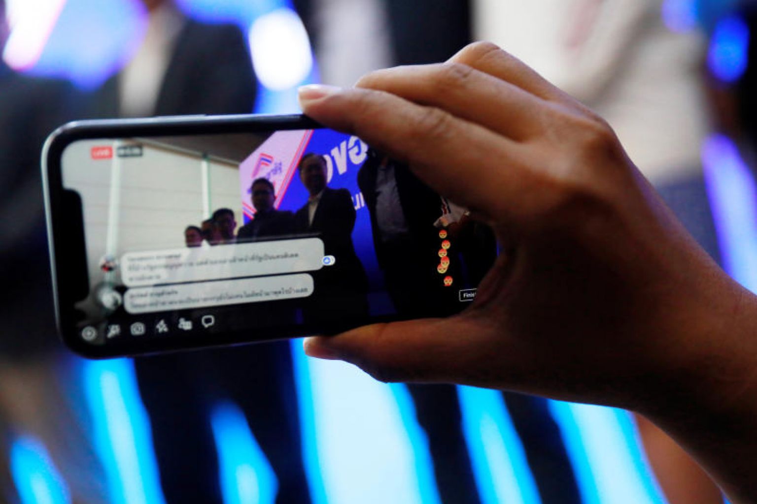 فيسبوك يشدد قيود البث المباشر