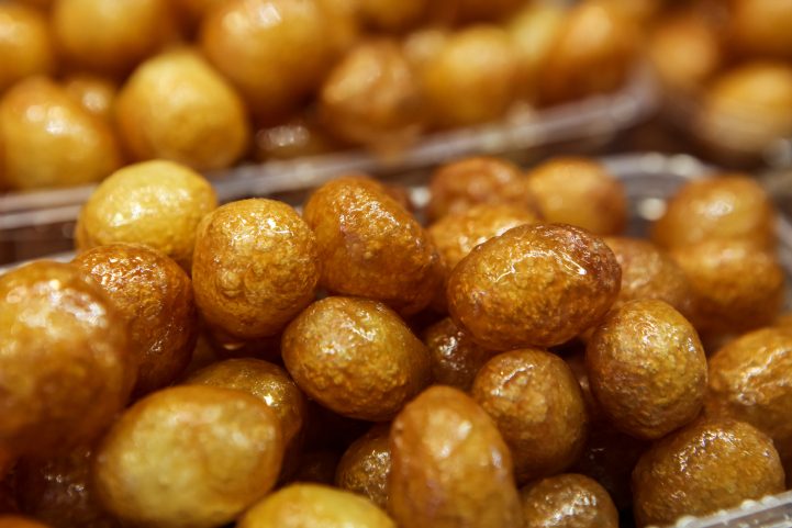 iStock/  بعض الروايات تقول إن أصلها عراقي وسميت لقمة في القرن الثالث عشر الميلادي في بغداد