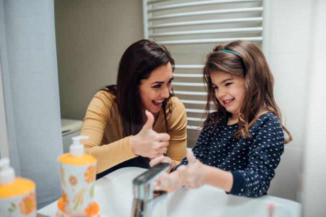 اغسل يديك فوراً إذا لمست هذه الأشياء.. فالبكتيريا عليها قاتلة!