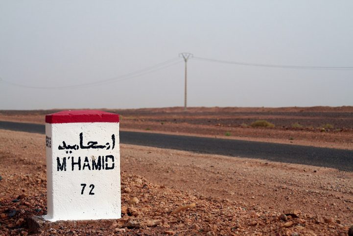 البرية الصحراوية بين مدينتي محاميد وفوم زويد في جنوب المغرب/ Istock