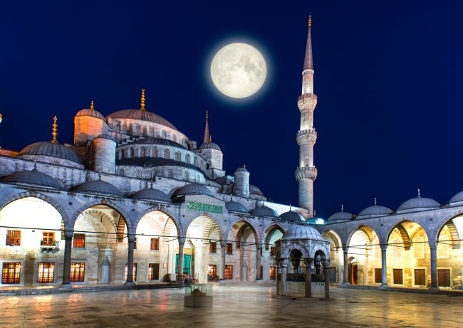 إعلان استقلال الجزائر ومعركة بلاط الشهداء من ضمنها.. قائمة بأهم الأحداث الواقعة في الأول من رمضان