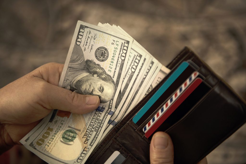 الجيب المليء بالمال يمكن أن يكون أداة تفاوض قوية
