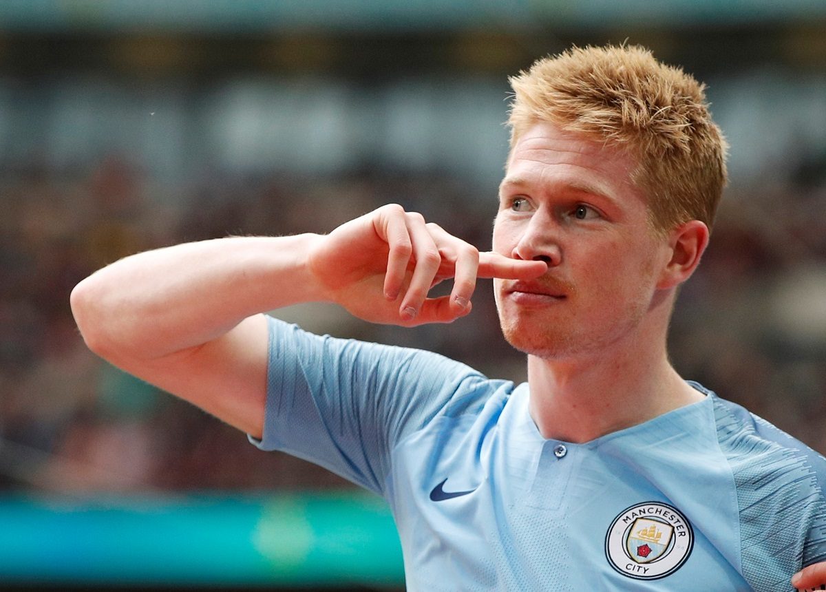 دي بروين لا يتعاطف معهم.. مانشستر سيتي يحتفل بالثلاثية بالسخرية من شعار ليفربول