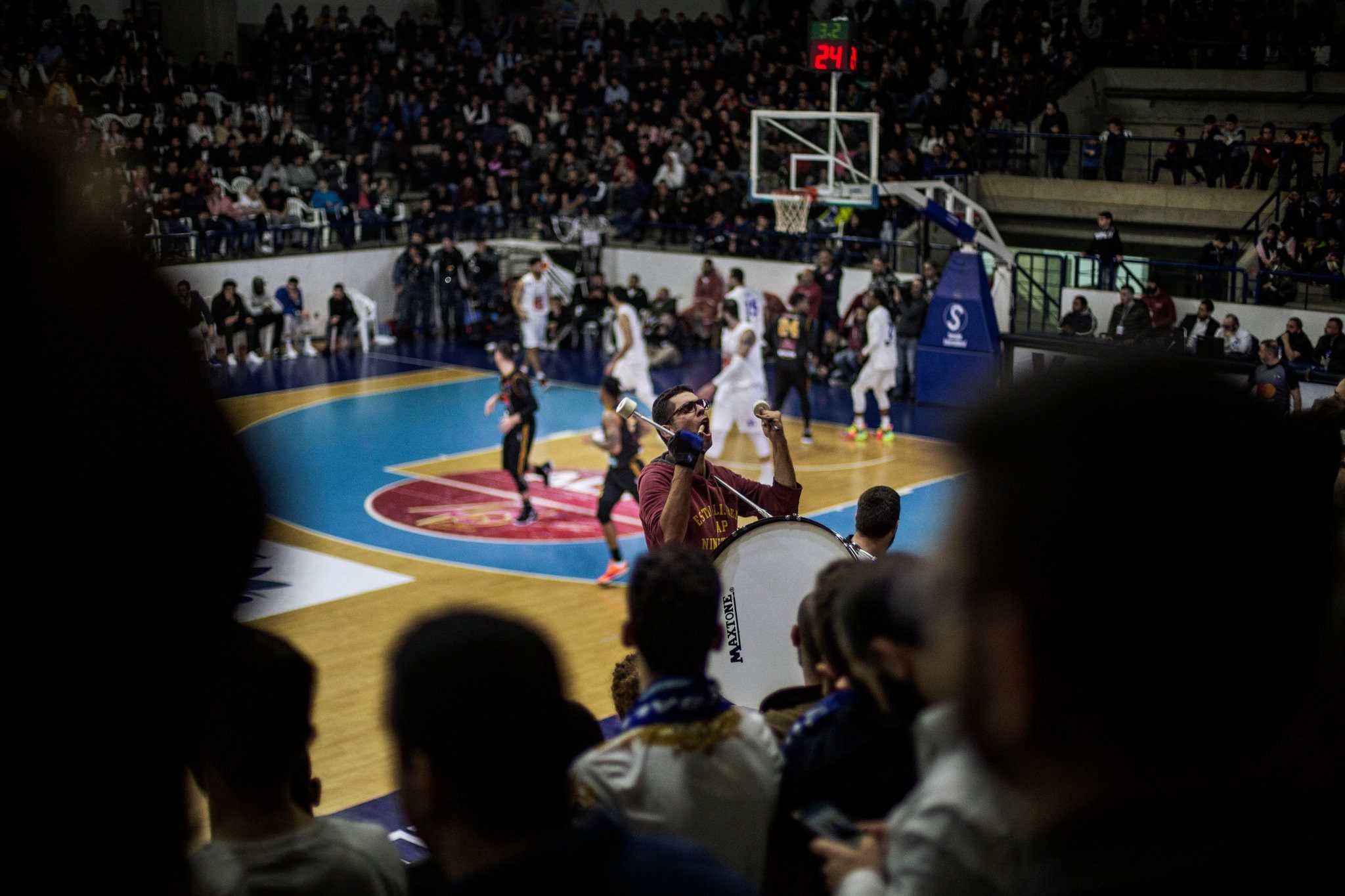 «حرب بلا رصاص».. كيف أفسد الساسة اللبنانيون كرة السلّة، اللعبة الأكثر شغفاً في البلاد؟