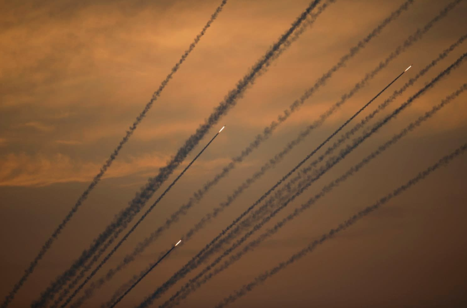 صواريخ القسام خلال إطلاقها على إسرائيل/ social media