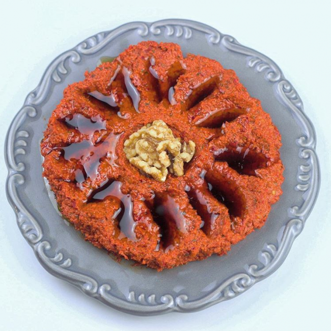 ملكة المقبلات الرمضانيّة.. طريقة تحضير المحمرة على الطريقة التركية