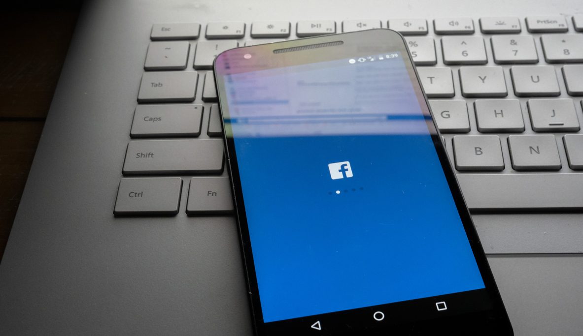 بفضل فيسبوك شركة هاتفك المحمول تراقبك عن كثب أكثر من قبل!