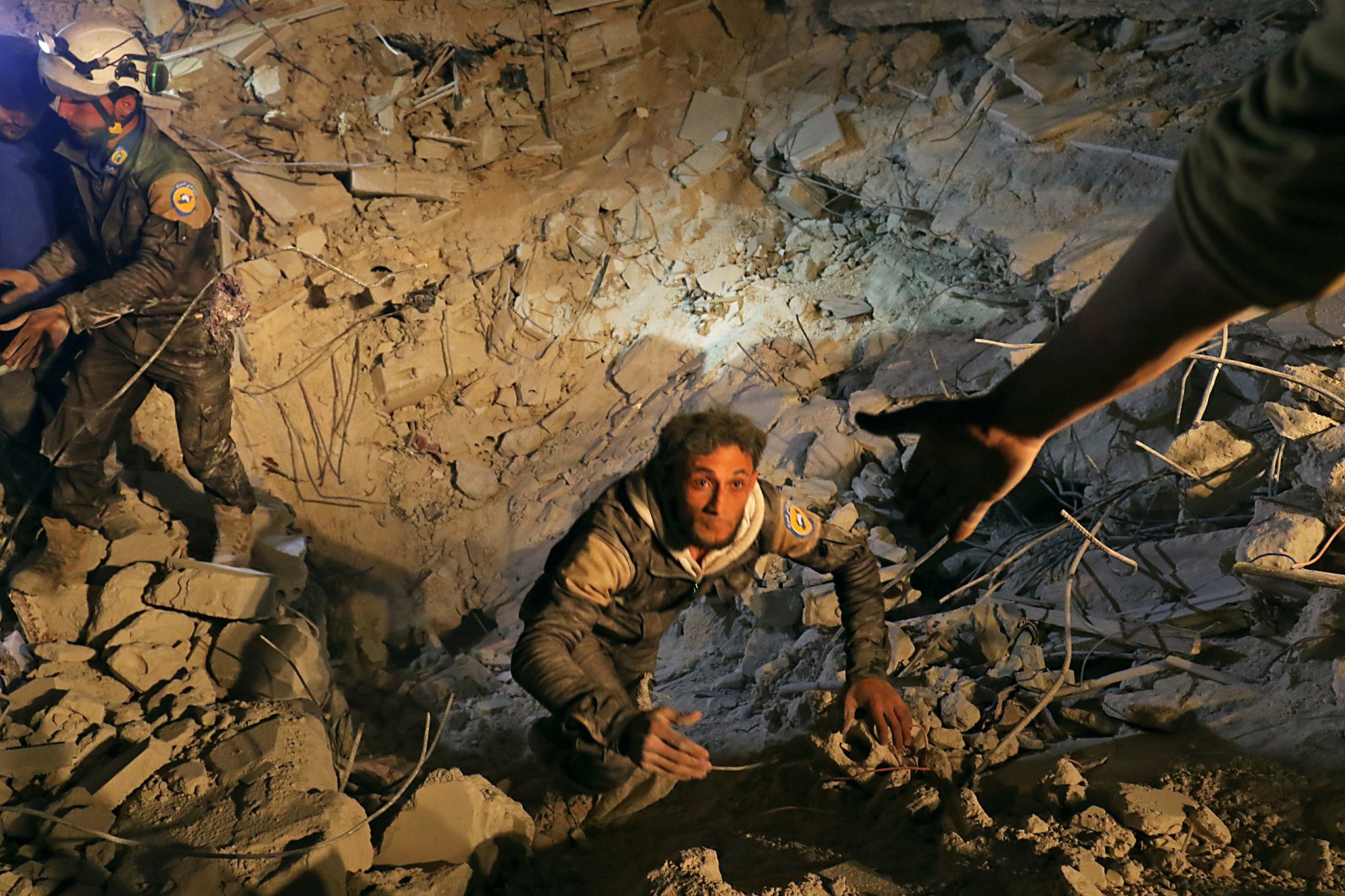 قصف بالفسفور الأبيض على إدلب