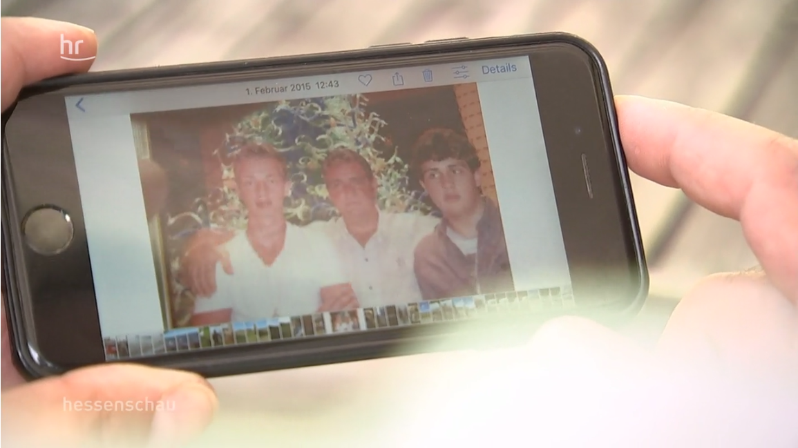 صورة للأخوان الألمانيان المنضمان لداعش مع والدهما