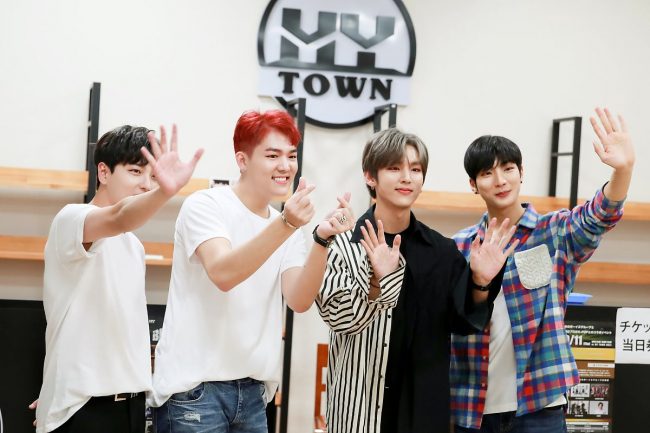 «انت معلّم، 3 دقّات، لابزّاف».. فرقة كورية جنوبية تبهر محبِّيها بالغناء باللغة العربية