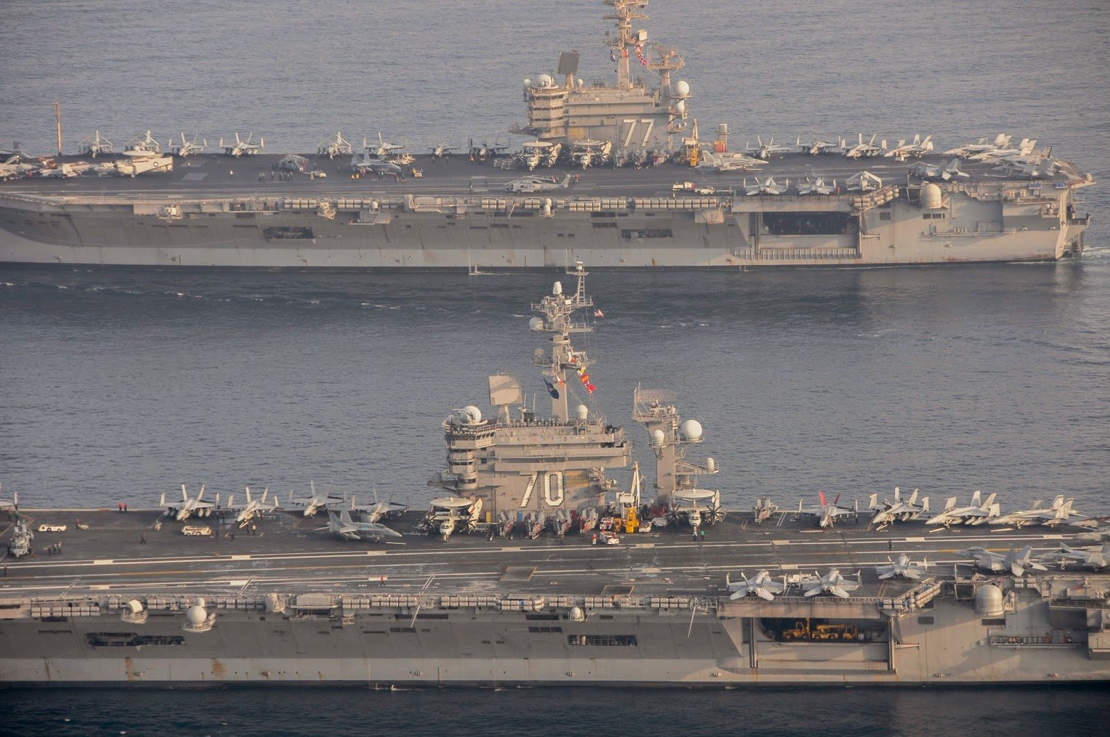 إيران تهدد بضرب سفن أمريكا في الخليج