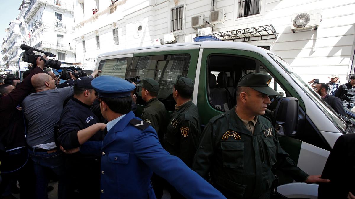 تصفية حسابات أم تطهير حقيقي.. ما وراء اشتداد حملات الاعتقالات والمحاكمات لرموز نظام بوتفليقة؟