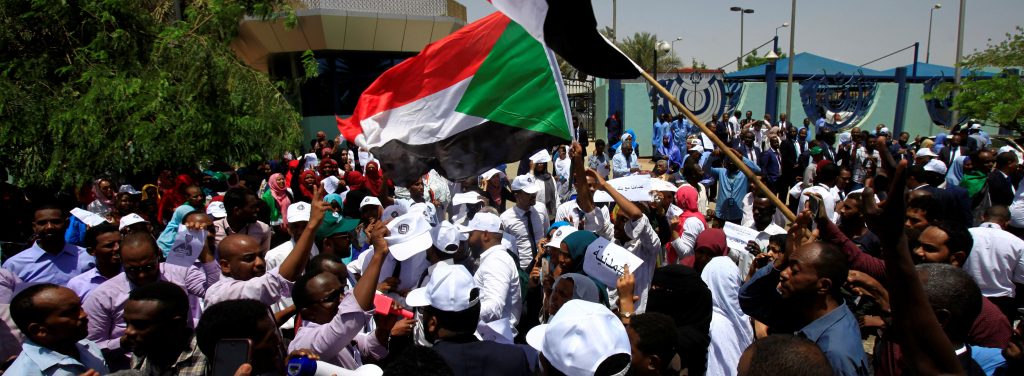 تظاهرات في السودان من أجل تسليم السلطة للمدنيين