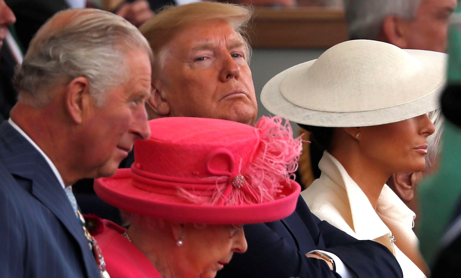 البريطاني تشارلز ، أمير ويلز ، والملكة البريطانية إليزابيث ، والرئيس الأمريكي دونالد ترامب والسيدة الأولى ميلانيا ترامب في مناسبة للاحتفال بالذكرى 75 لليوم