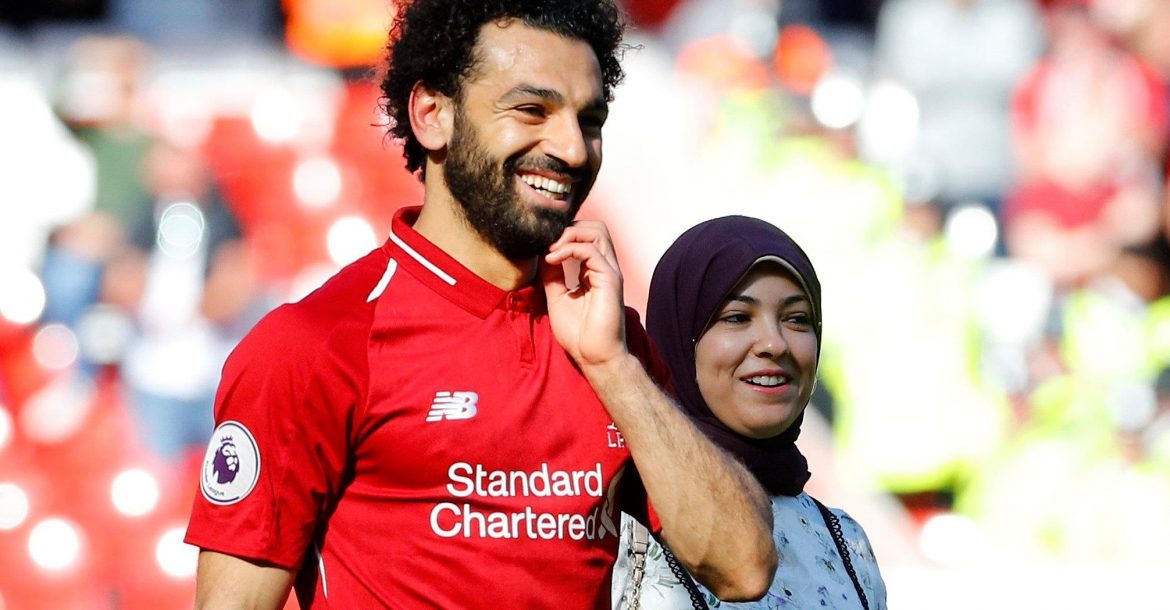 تحمل شهادة بالتكنولوجيا الحيوية وتدير أعماله الخيرية وتعتبر سر نجاحه.. تعرف على زوجة محمد صلاح