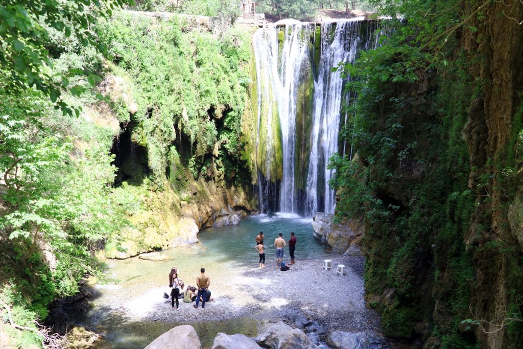 شلالات تركيا في الصيف