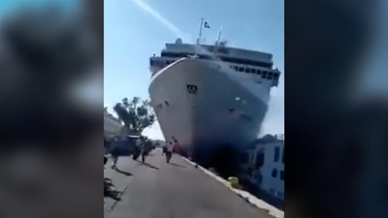 باخرة ضخمة تصدم قارب سياح في البندقية