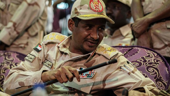 حميدتي في إثيوبيا بعد عام من التوتر الحدودي.. هذه الملفات التي سيناقشها في زيارته “النادرة”