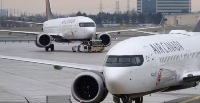 ماذا حدث لامرأة نامت أثناء رحلة طيران واستيقظت وحيدة بعد ساعات من الهبوط وسط الظلام ولم تتمكن من شحن هاتفها؟