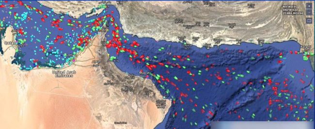 بماذا علّق الأسطول الخامس الأمريكي عقب حادث انفجار ناقلتي نفط في خليج عُمان؟ الإعلان عن جنسية إحداهما