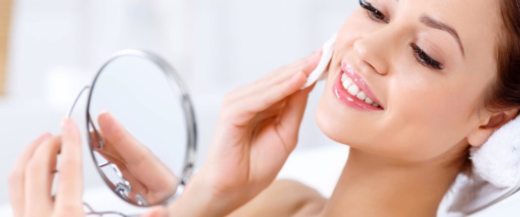 يصفونه بالحل الأمثل.. هل فعلاً «فيكس» هو الحل الفعال لمشكلة بثور البشرة؟