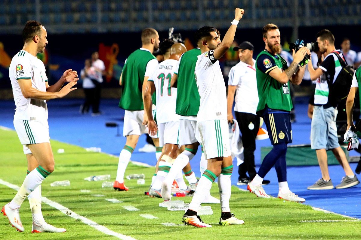 قبل لقاء الخميس.. «الحكم المشبوه» يُفسد فرحة الجزائريين بغياب أهم مدافعي السنغال