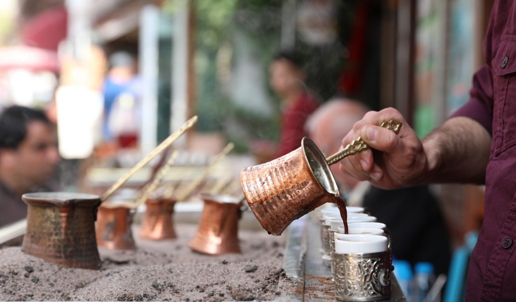 أضرار القهوة وفوائدها.. إليك عدد الفناجين التي يمكنك شربها يومياً