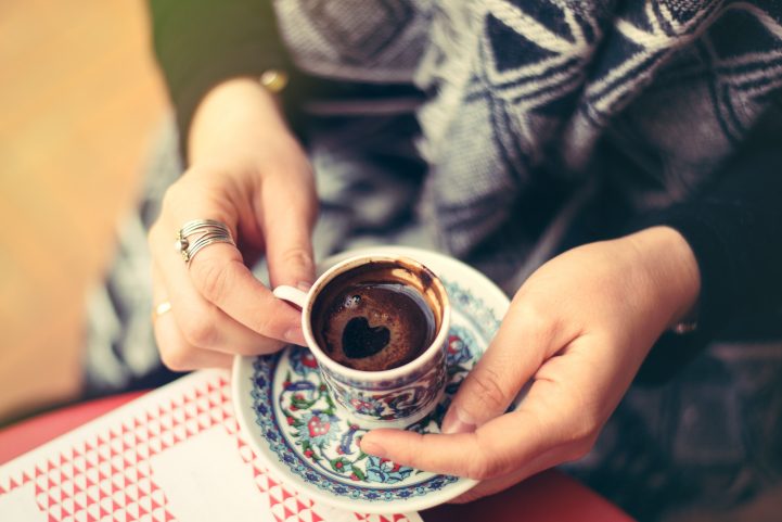iStock/ أضرار القهوة تزيد من خطر الإصابة بأمراض القلب