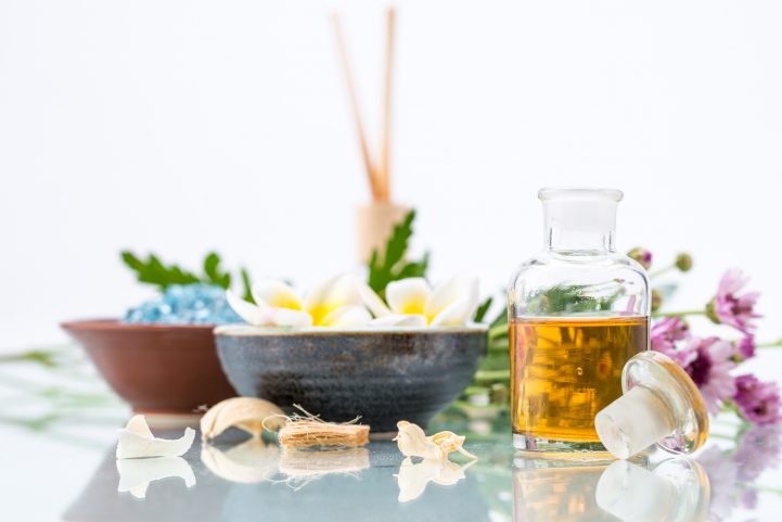 iStock/ إليك 11 طريقةً لجعل رائحة منزلك جميلةً دون تلك المكونات السامة. 