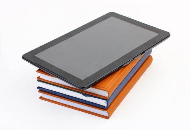 هل تفكر في اقتناء جهاز لوحي أو قارئ إلكتروني لملفات PDF؟ إليك دليلاً لأبرز الخيارات وأرخصها