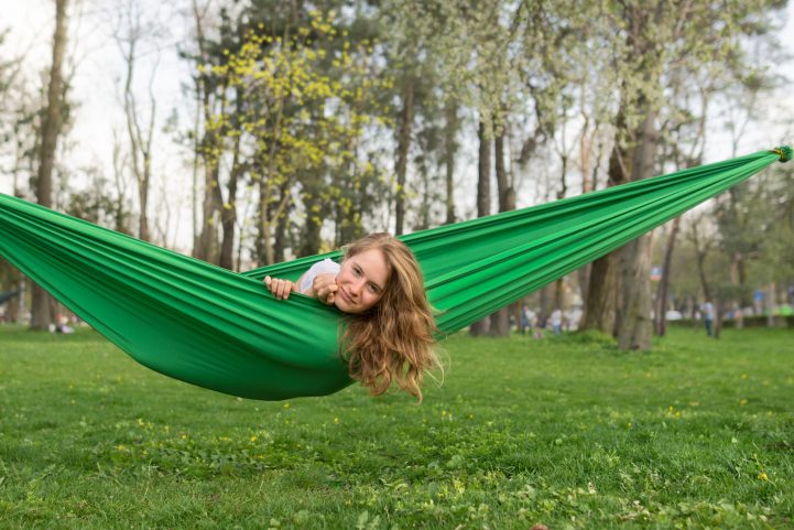iStock\ خيم في حديقة منزلك