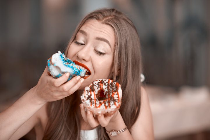 iStock/  تناول السكر بشكل زائد يفتح شهيتنا
