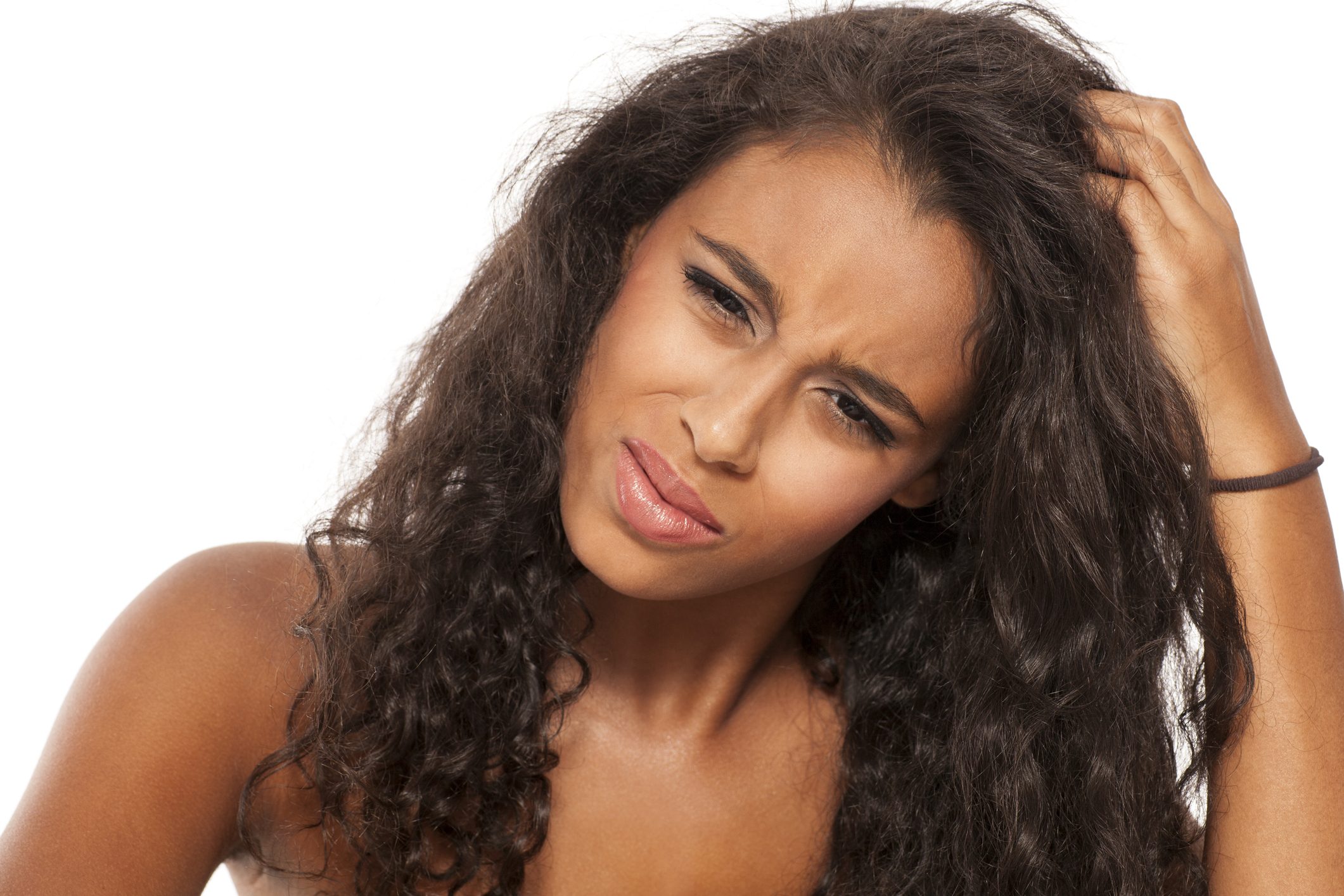 تقشير فروة الرأس للحصول على شعر أكثر صحة