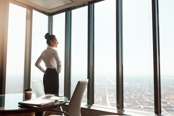 iStock\ لا تسمح لعقلك بخداعك وافتخر بإنجازاتك