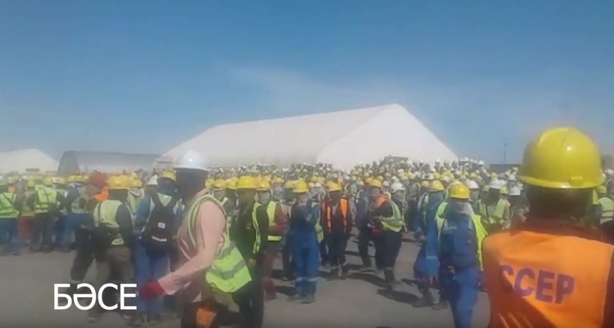 مقاطع فيديو تظهر اعتداءات وحشية على مهندسين عرب في كازاخستان