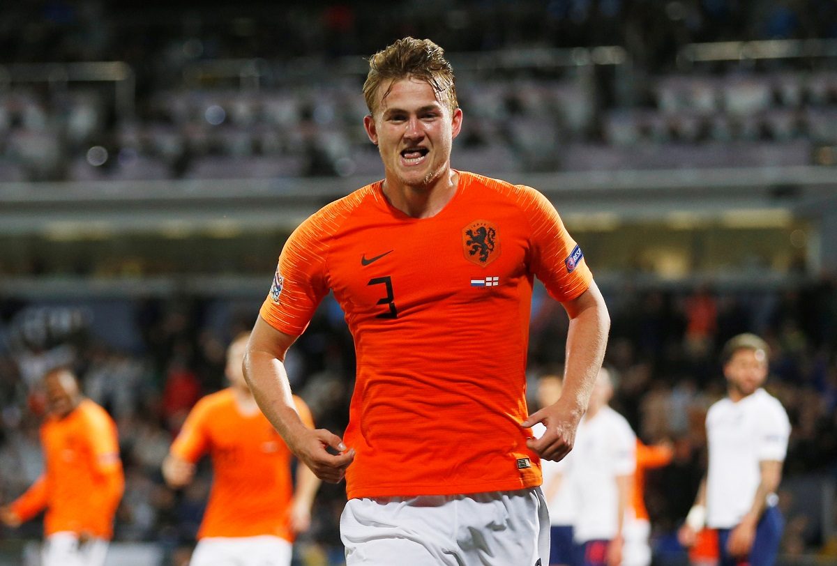 رغم الإضافة الفنية.. «انقلاب غرفة الملابس» يعطِّل حماس ليفربول للتعاقد مع دي ليخت