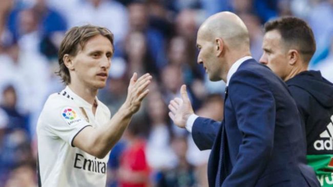 بعد اقترابه من مدريد.. مودريتش يزعج صفقة الريال المنتظرة في الميركاتو