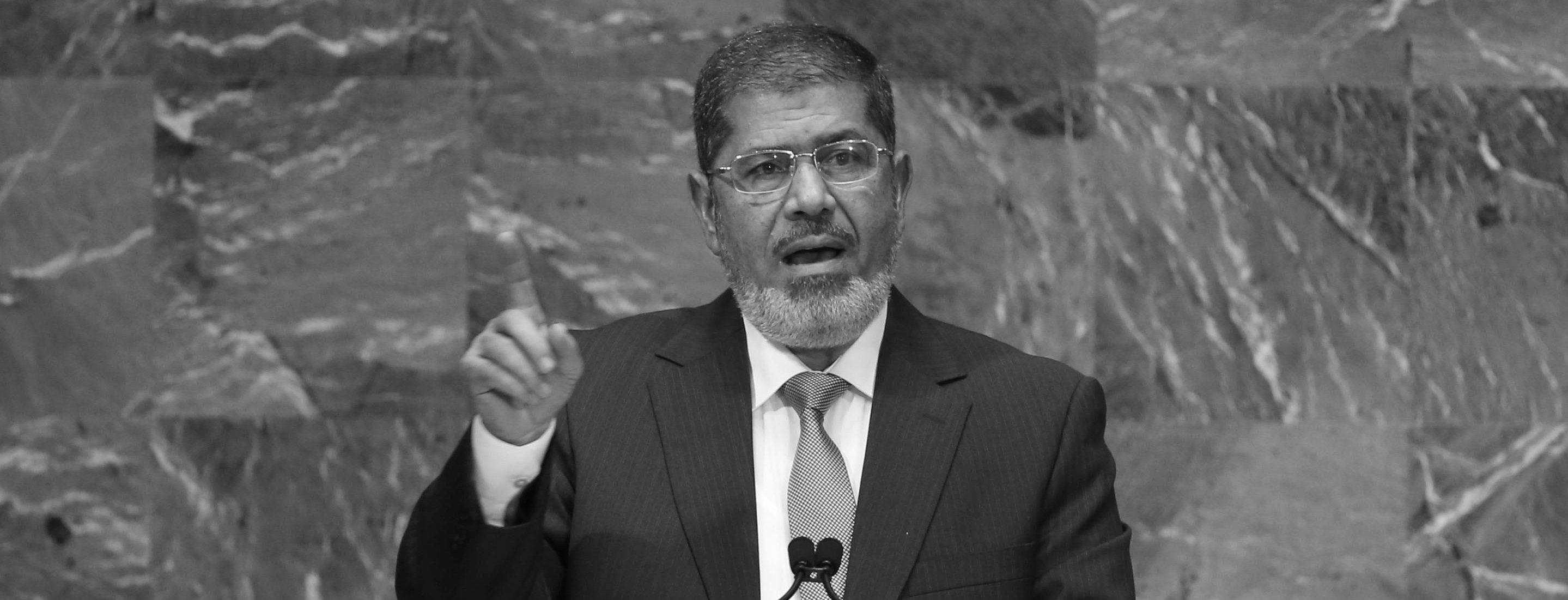 محامي مرسي يكشف تفاصيل عن مراسم دفن الرئيس الأسبق ومن حضرها