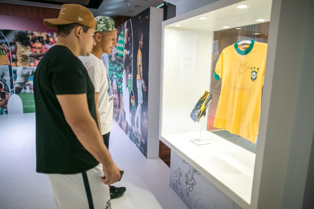 يضم قمصان بيليه ومارادونا.. قطر تخطف أنظار مشجعي كوبا أمريكا بمعرض لملاعب المونديال