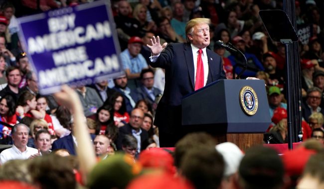 تزوير لأهداف عرقية.. وثائق سرية تكشف: إدارة ترامب تلاعبت بالنظام الانتخابي لصالح البيض!