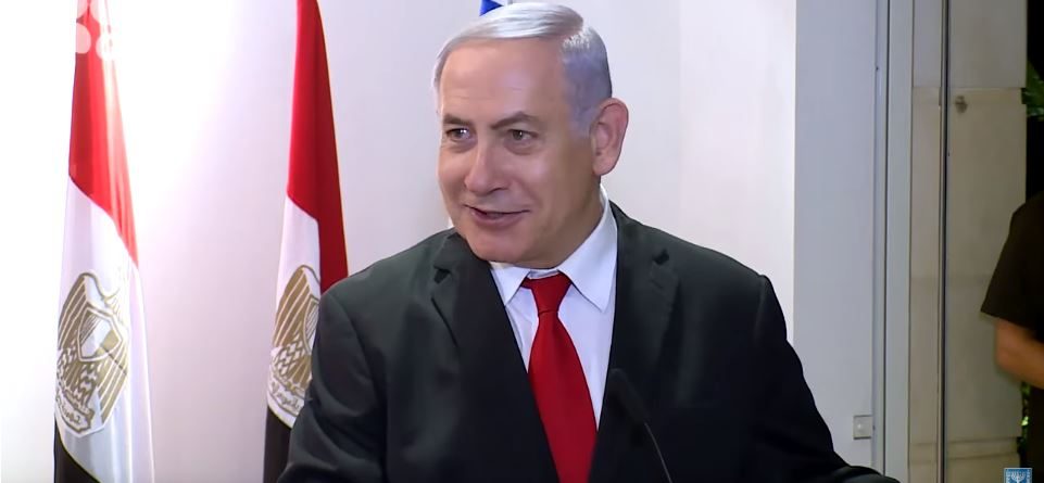 رئيس الوزراء الإسرائيلي بنيامين نتنياهو في حفل في منزل السفير المصري لدى إسرائيل خالد عزمي