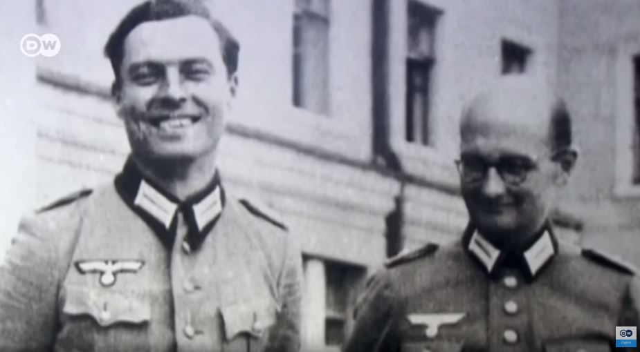 وضع الضباط حقيبة ملغومة أسفل طاولة في المقر العسكري لهتلر، الذي كان يُعرف باسم "عرين الذئب"، وانفجرت بالفعل، لكن هتلر نجا من الاغتيال