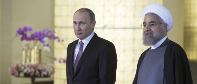 اطردوا الإيرانيين.. تفاصيل الخطة الأمريكية لتقسيم كعكة الاقتصاد السوري مع روسيا 