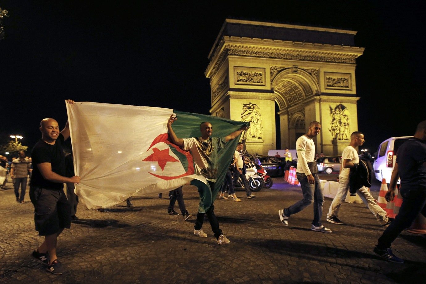 فوز الجزائر بكأس الأمم الإفريقية يزعج اليمين المتطرف بفرنسا.. كيف استغل الحدث لمهاجمة الجزائريين؟