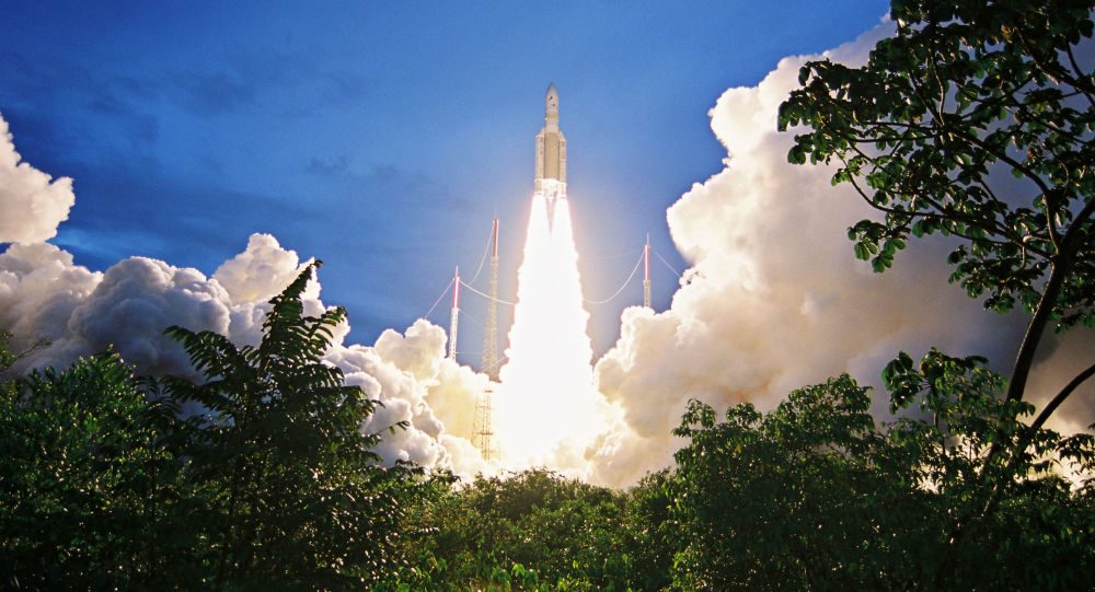 الصورة لـ ARIANESPACE وهي من أرشيف رويترز