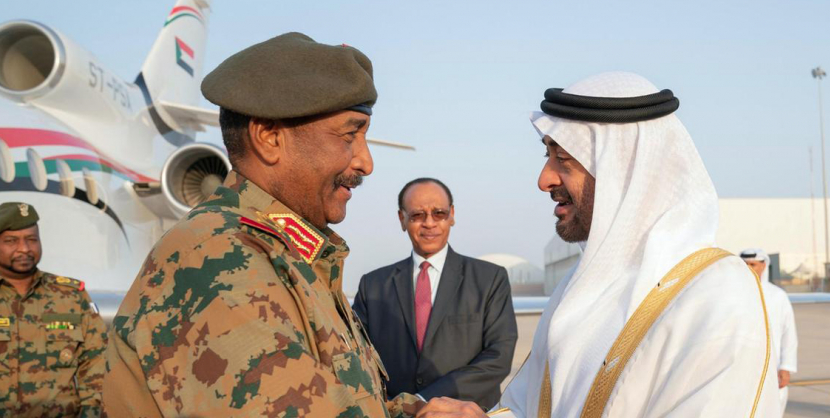 رئيس المجلس العسكري في السودان عبد الفتاح البرهان خلال لقائه محمد بن زايد ولي العهد الإماراتي/ وام