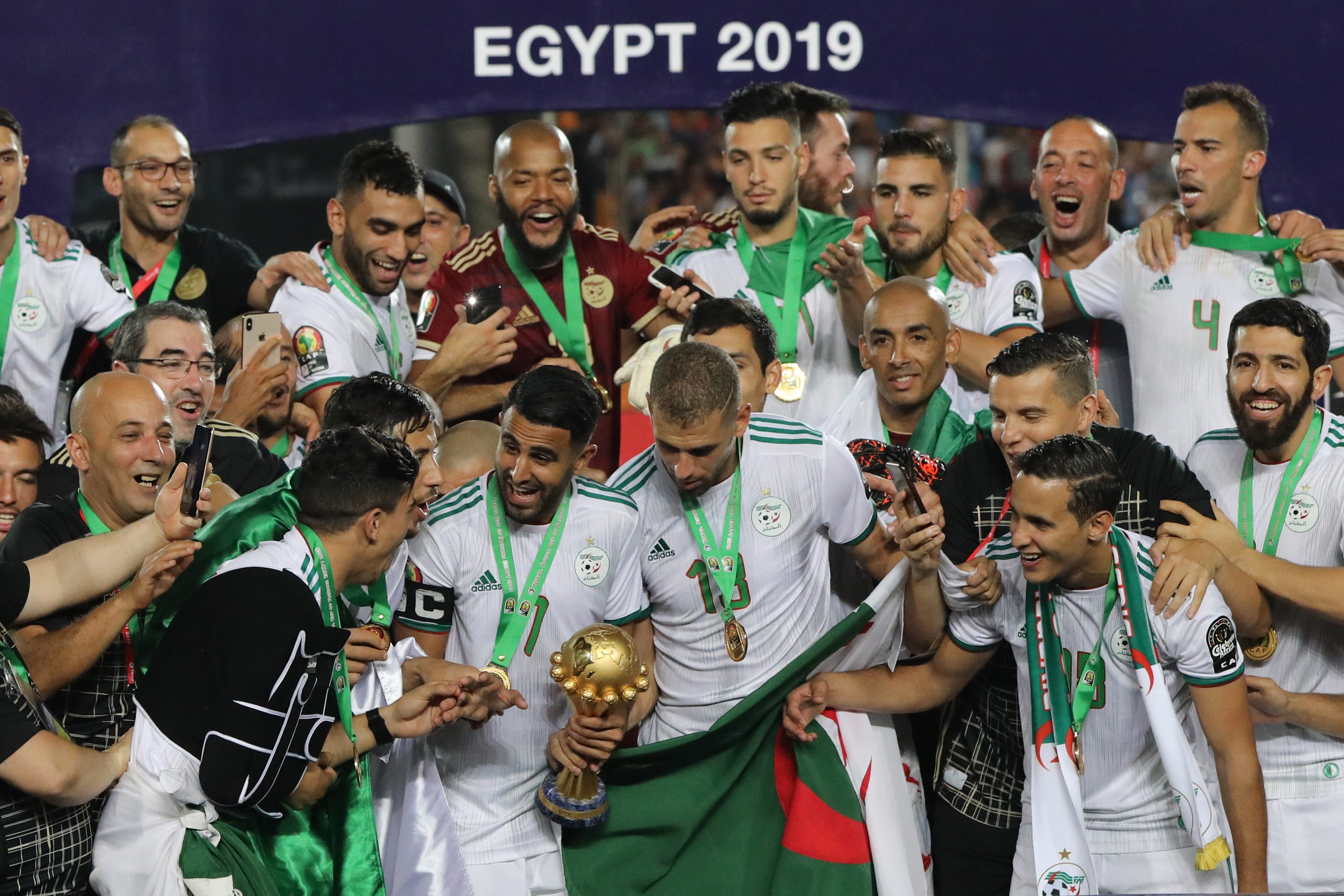 بلماضي يسير على نهج كرمالي.. الجزائر تواصل تفوقها على السنغال في المواجهات المباشرة