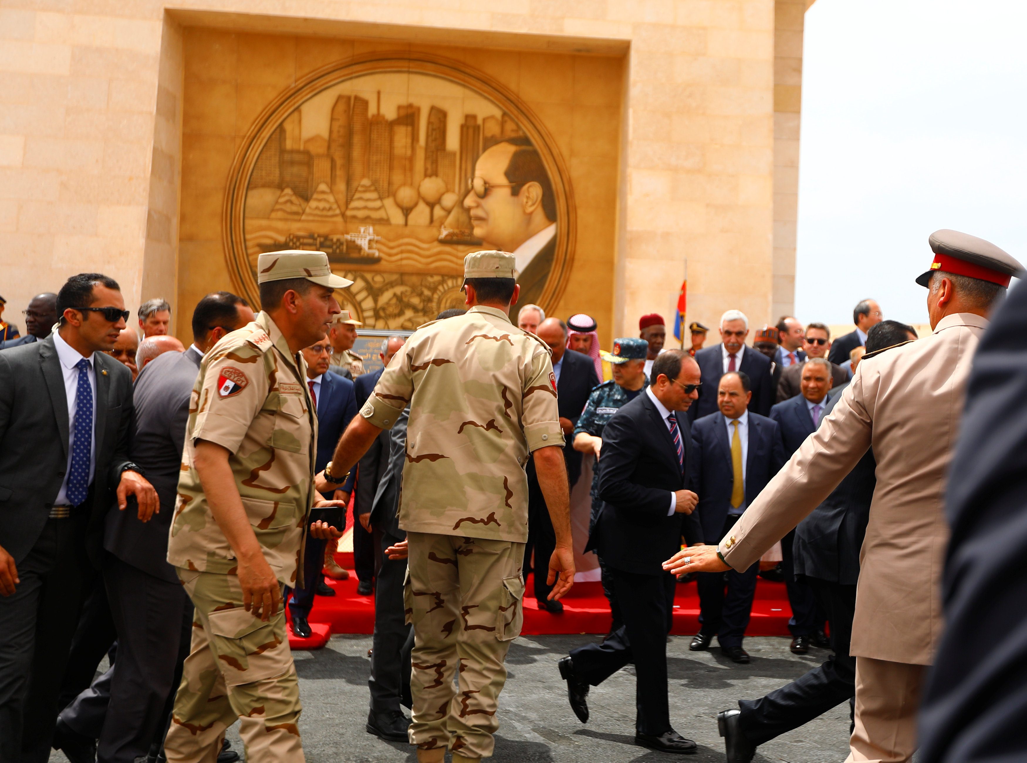 مجلة بريطانية تحذر: عواقب وخيمة ستهز العالم إذا انهارت مصر، وعلينا تدارك الأمور