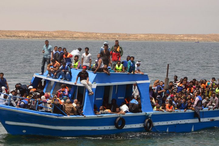 مهاجرين غير شرعيين في السواحل التونسية/ رويترز 